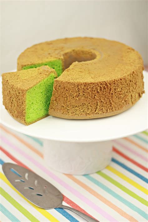 Pandan Chiffon Cake – TheZongHan