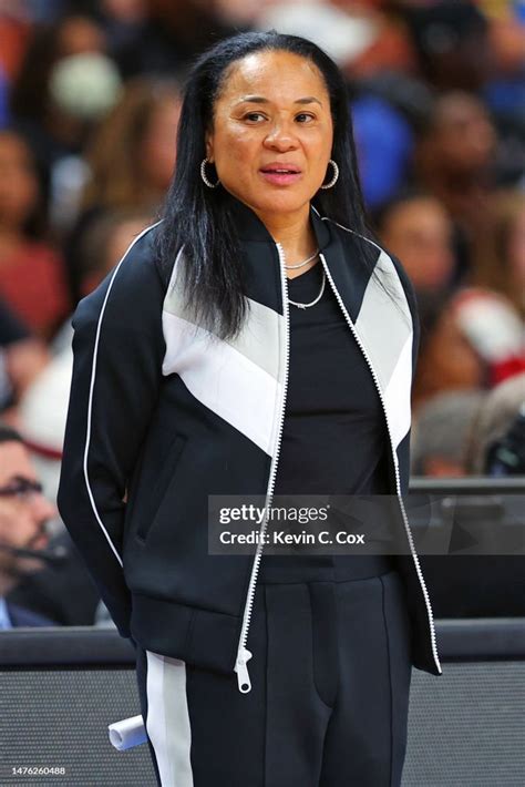 Head coach Dawn Staley of the South Carolina Gamecocks reacts during ...