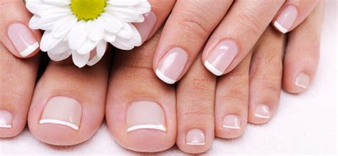 8 steps to a professional style manicure | The Cosmedic Coach