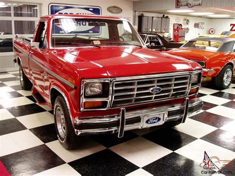 1985 FORD F-150 XLT LARIAT.. 1 FAMILY OWNED .. 33K ACTUAL MILES. GARAGE KEPT.