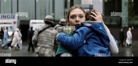 ELIZABETH OLSEN, GODZILLA, 2014 Stock Photo - Alamy