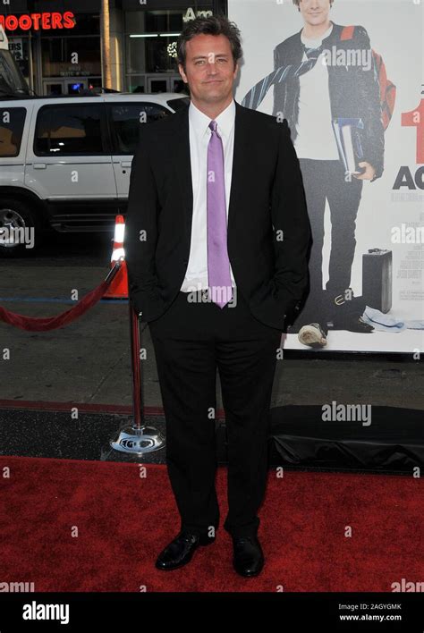 Matthew Perry - 17 Again Los Angeles Premiere at the Chinese Theatre In Los Angeles.08 ...