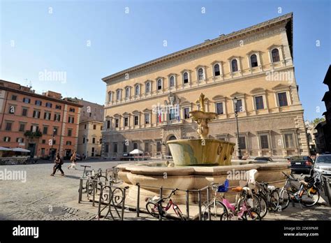 palazzo farnese, piazza farnese, rome, italy Stock Photo - Alamy