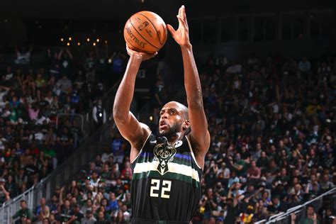 Khris Middleton / Khris Middleton Stats News Bio Espn / Cousin, josh powell, has played in the ...