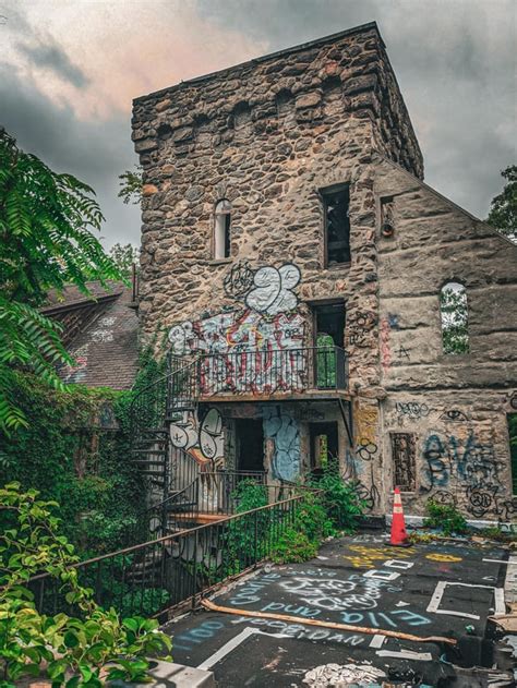 Abandoned mansion in New York [OC] : r/AbandonedPorn