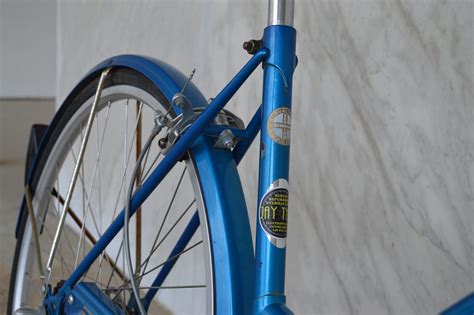 J-turn: 1981 Schwinn World Tourist