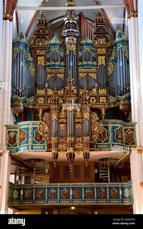 Dome cathedral riga organ hi-res stock photography and images - Alamy