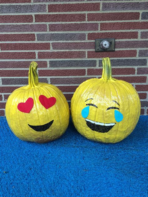 DIY emoji pumpkins | Fall decor, Pumpkin carving, Pumpkin