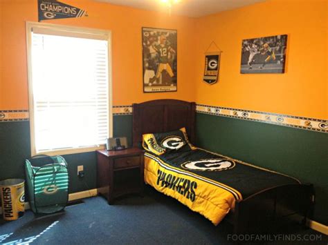 Packers room idea | Green bay packers bedroom, Green bay packers room ...