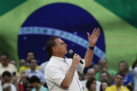 Bolsonaro kicks off presidential bid at party convention | AP News