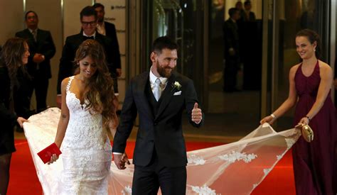 Lionel Messi marries childhood sweetheart Antonela Roccuzzo in star ...