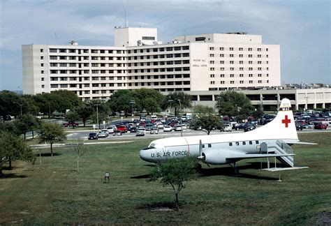 Wilford Hall Medical Center: 50 years of medical excellence > Air Force > Article Display