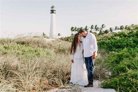 Beach Engagement photography at Bill Baggs Park in Key Biscayne – LukasG