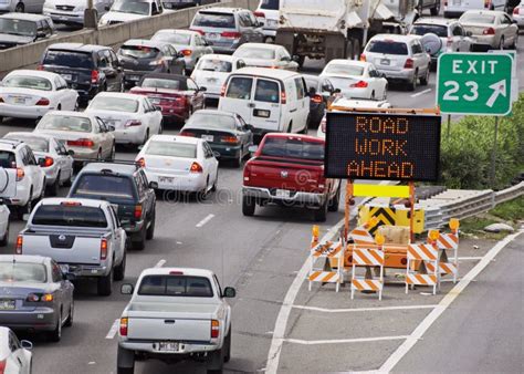 Road work traffic editorial stock image. Image of hawaii - 30606589