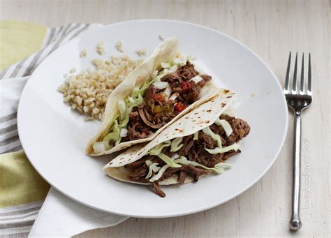 Loves Food, Loves to Eat: Machaca {Shredded Beef Tacos}