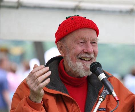 Pete Seeger Biography - Childhood, Life Achievements & Timeline | Pete seeger, Pete, Folk