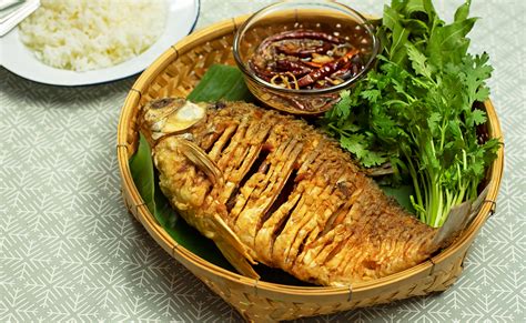 Crispy Thai Carp with Sweet Fish Sauce (ปลาตะเพียนทอดน้ำปลาหวาน)