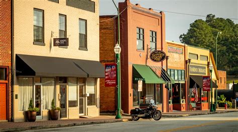 Toccoa Travel Guide: Best of Toccoa, Georgia Travel 2024 | Expedia.co.uk