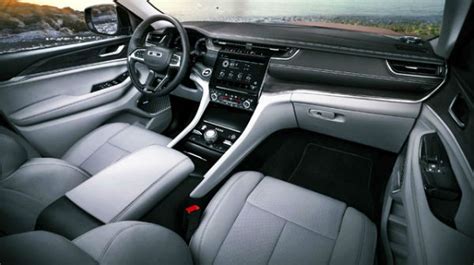 2023 Jeep Grand Cherokee Interior