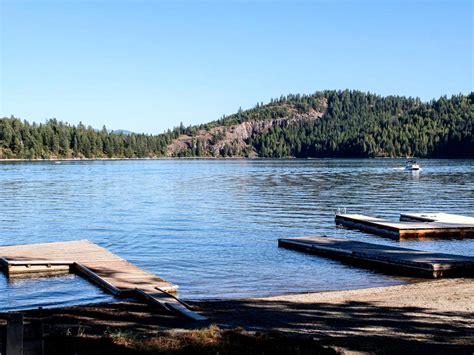 Secluded Cabin on Spirit Lake in Idaho