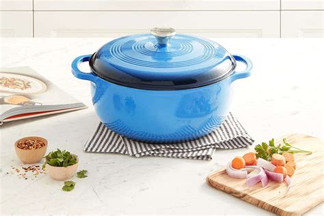 Grab Lodge’s ‘Heirloom Quality’ Dutch Oven While It’s 55% Off at Amazon