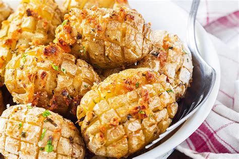 Cheesy Garlic Roasted Potatoes Recipe — Eatwell101