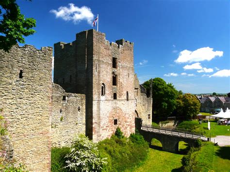 Ludlow Castle | At the base of the tower you can see the whe… | Flickr