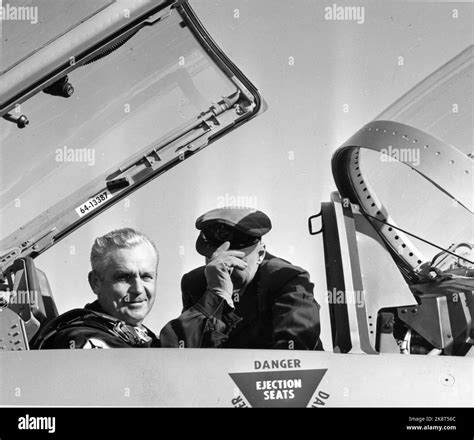 F 22 cockpit Black and White Stock Photos & Images - Alamy