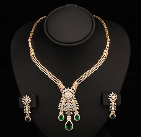 indiangoldesigns.com: Indian Diamond Bridal Necklace Sets from vummidi