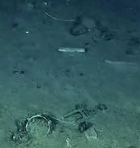 Inside Titanic Underwater Bodies