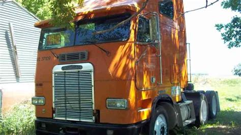 Freightliner COE condo (1990) : Sleeper Semi Trucks