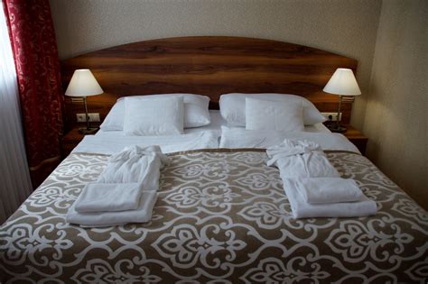 Free Images : floor, cottage, furniture, bedroom, apartment, sleep, suite, double bed, bed sheet ...