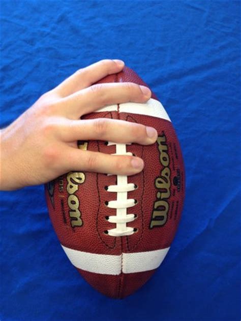 What type of gloves do some QBs use in their throwing hand? : r/nfl