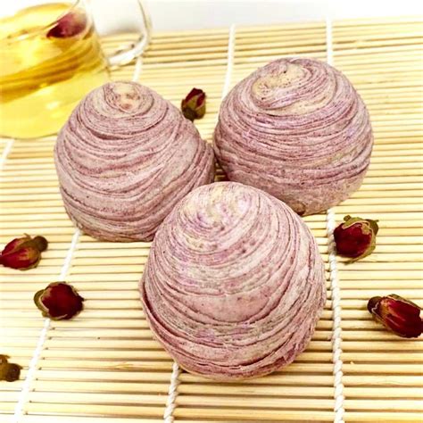 Flaky Skin Mooncake - Taro Paste (8 pcs/ box) - Sweet Sprinkles - Authentic Butter Cookies ...