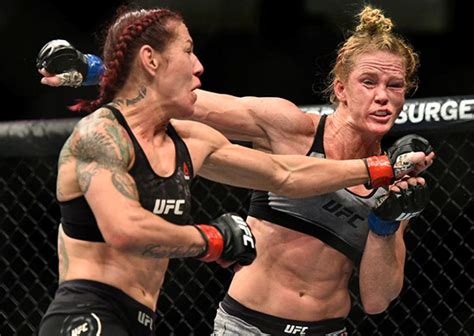 UFC 219 : Entrevue d'après-combat de Cris Cyborg | UFC ® - Media