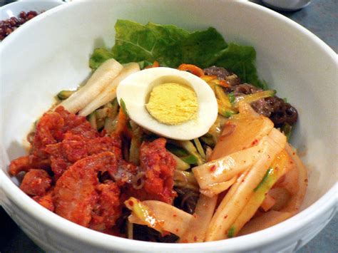 File:Korean.food-Hoe.naengmyeon-01.jpg - Wikipedia