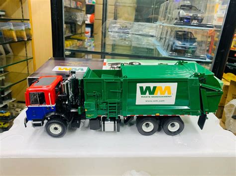 RARE First Gear Waste Management Side Load Refuse Truck 1:34 Scale ...