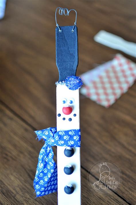 Funky Polkadot Giraffe: Tutorial Thursday: Paint stick Snowman