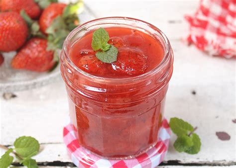 Cara Membuat Selai Strawberry Compote, Selai dengan Gumpalan Stroberi Segar | BukaReview