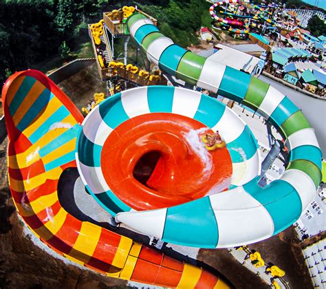 NewsPlusNotes: Large New Waterpark Attractions Opening at Two Six Flags Parks in 2018