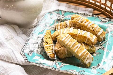 Lemon Biscotti with Almond and Vanilla - 31 Daily