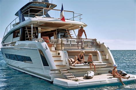 Le Nouveau Prestige X70 Est Un Superyacht De 70 Pieds De Long