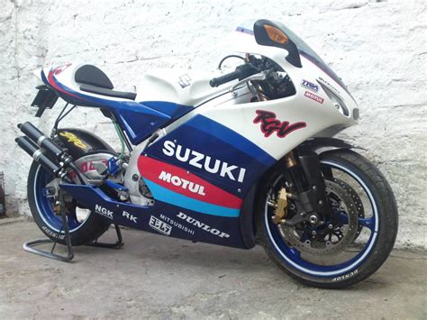 1991 Suzuki RGV 250 Gamma VJ22 from Argentina - still have the style ...