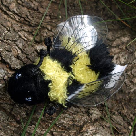 Bumble Bee Finger Puppet | Muddy Faces