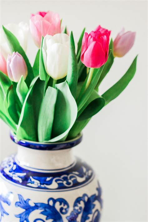 Country Spring Decor: DIY Mini Spring Tulip Bouquets