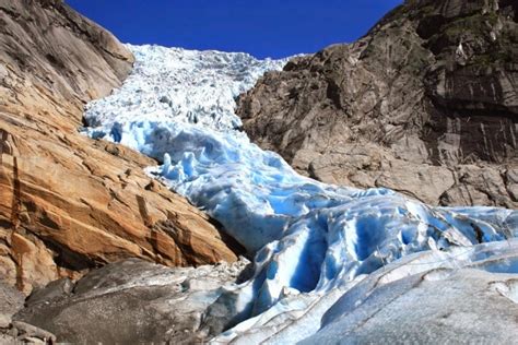 Briksdalsbreen – an Endangered Ice Wonder in Norway - Snow Addiction - News about Mountains, Ski ...