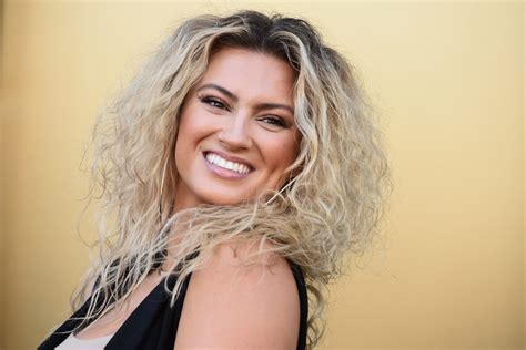 Singer Tori Kelly had a 'scary few days' after reportedly collapsing ...