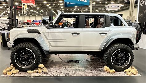 📸 Maxlider Bronco Raptor Build With Non-Body Color Painted Fender Flares [SEMA 2022] | Bronco6G ...