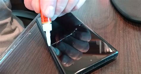 How to Fix a Cracked iPad Screen with Super Glue