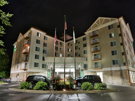 Asheville, NC Hotels with Indoor Pool | Holiday Inn & Suites Asheville ...